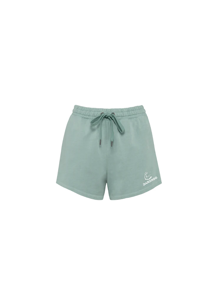 Een foto van Jade Green Damesshorts met een logotje erop van Dardroo